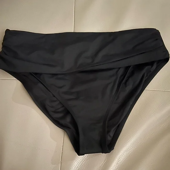 La Blanca black shirred band hipster swim bottom - Picture 4 of 5